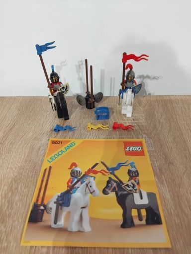 Lego 6021 Lion Knights Jousting Knights cas186 cas194 Lego 6021 Lion Knights Jousting Knights cas186 cas194