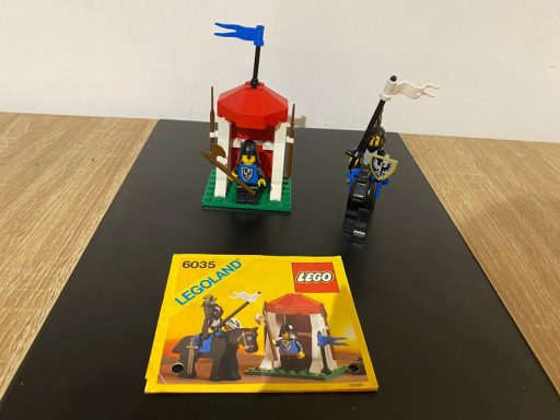 Lego 6035 Black Falcons Castle Guard Lego 6035 Black Falcons Castle Guard