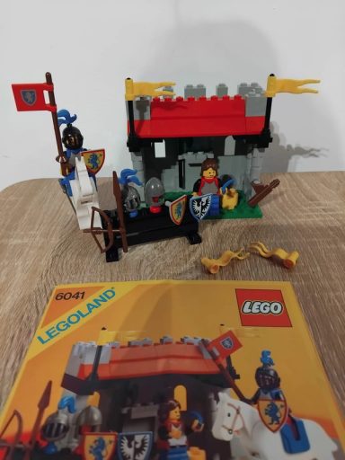 Lego Castle 6041 Lion Knights Armor Shop cas184 cas197 Lego Castle 6041 Lion Knights Armor Shop cas184 cas197