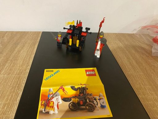 Lego 6039 Castle Lion Knights Twin-Arm Launcher Catapult Lego 6039 Castle Lion Knights Twin-Arm Launcher Catapult